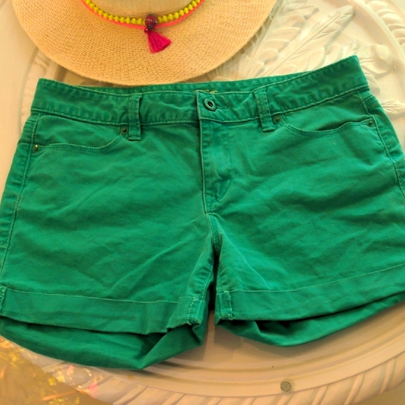 Ann Taylor Loft, Vibrant Green Women's Bermudas, Size 4 - Picture 1 of 11